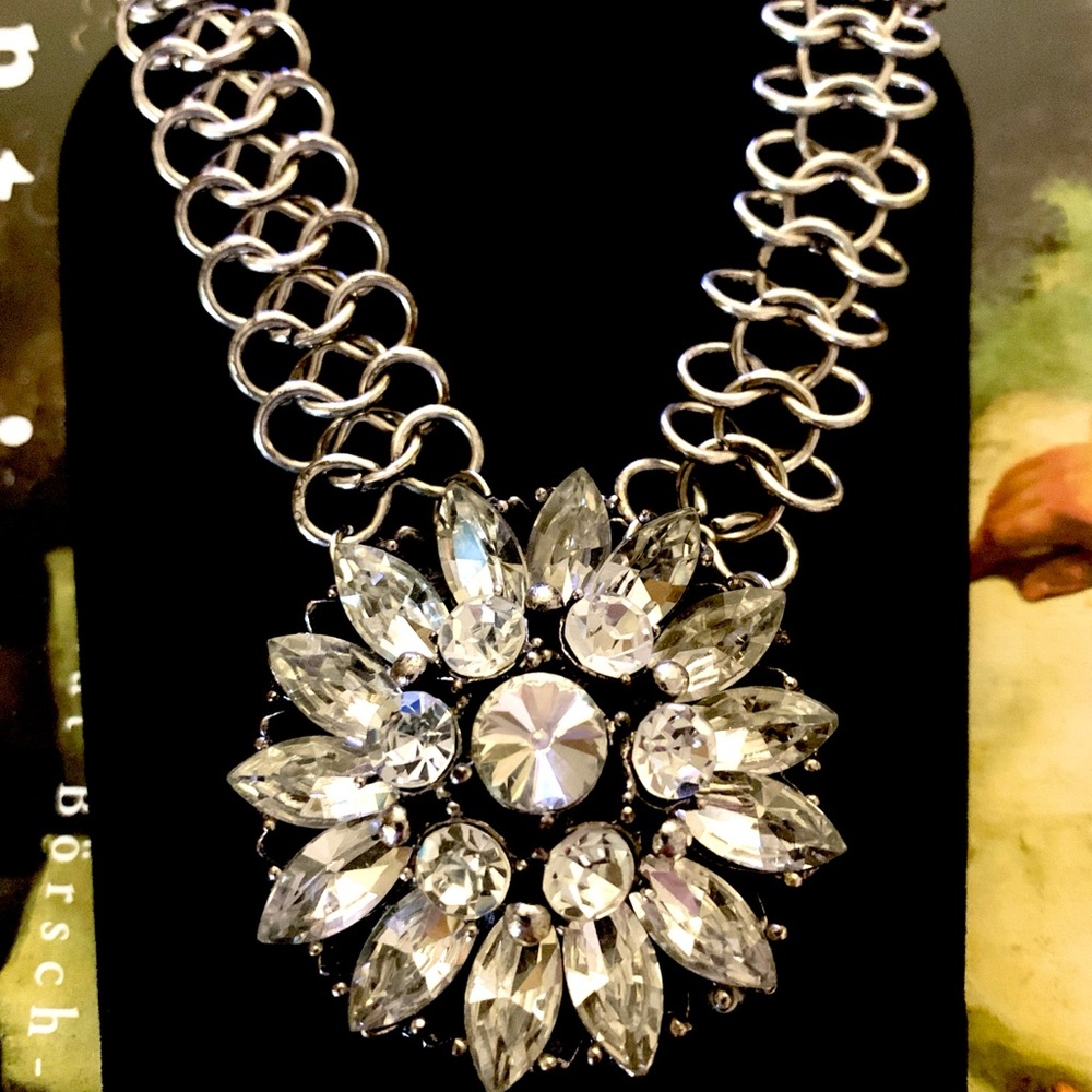 Elegant Silver Floral Necklace
